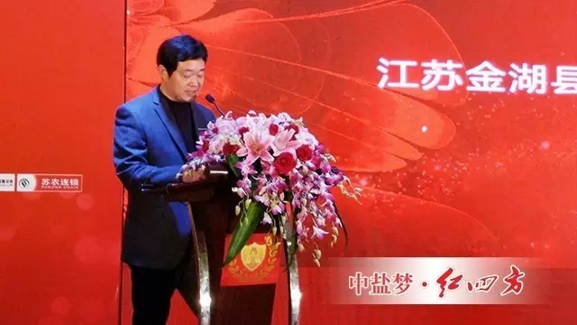 作为晚会主角，全国百佳经销商代表在颁奖仪式上收获满堂喝彩，赢得阵阵掌声。